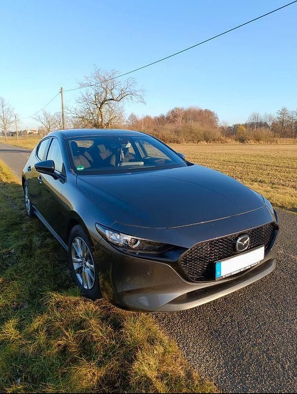 Grau Gebraucht 2022 Mazda 3 Selection Limousine | 19.000 € (Superpreis) - Bild 1/4