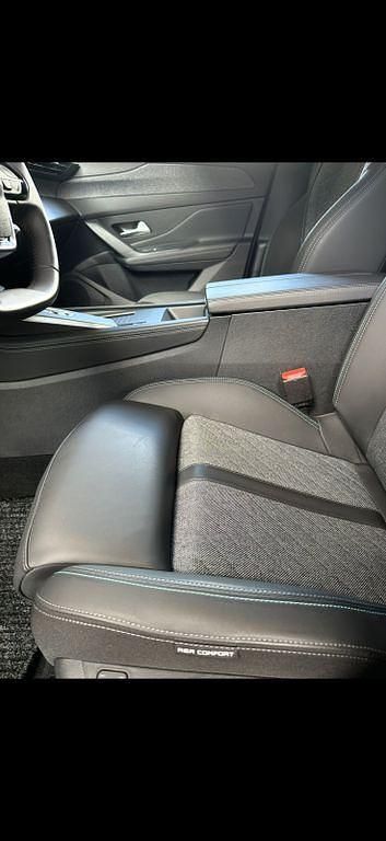 Gebraucht Peugeot 408 Allure 131 PS (96 kW) 2024 Rot Limousine