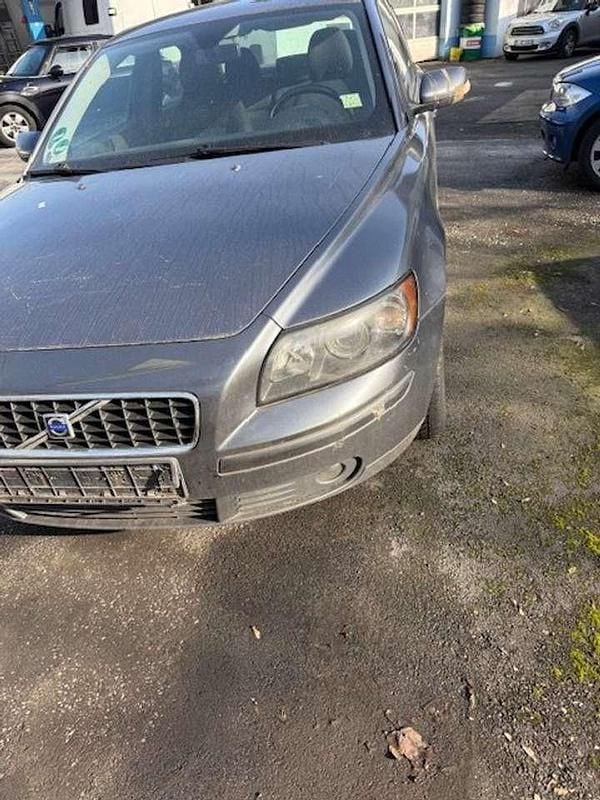 Gebraucht Volvo S40 Kinetic 140 PS (102 kW) 2005 Titanium grey pearl / metallic Limousine