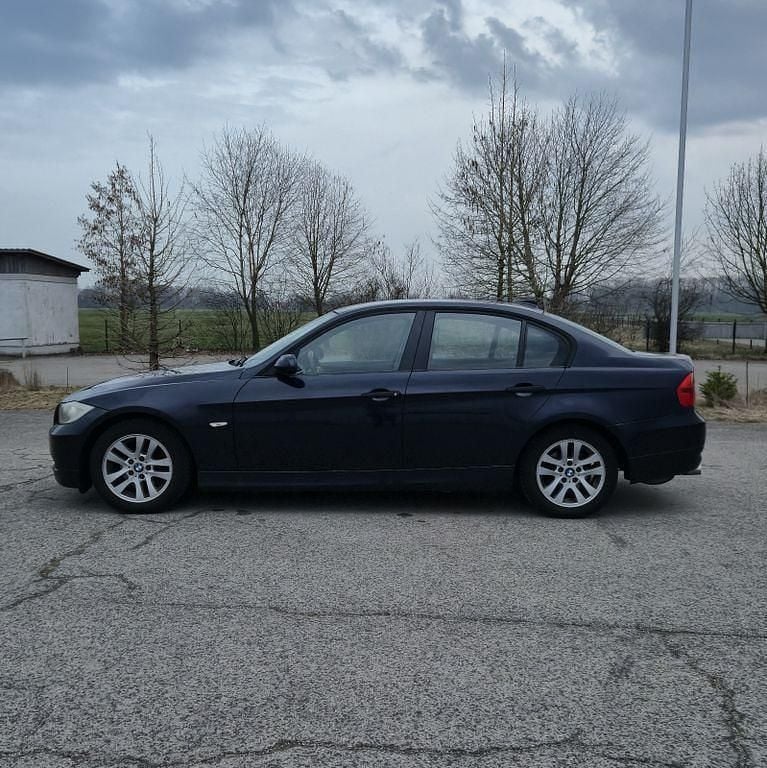 Gebraucht BMW 318 129 PS (94 kW) 2006 Blau Limousine