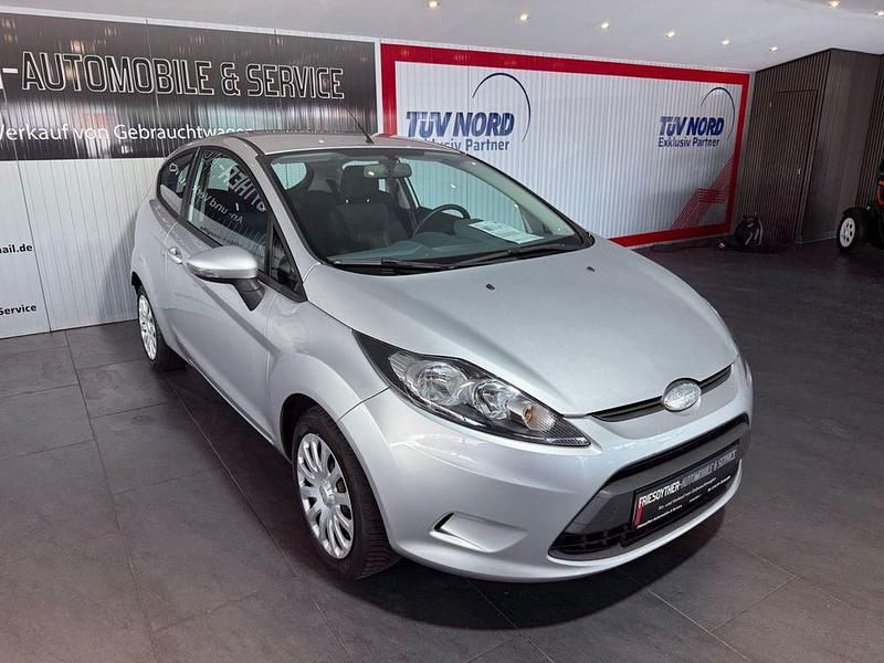 Gebraucht Ford Fiesta Ambiente 60 PS (44 kW) 2009 Silber Kleinwagen