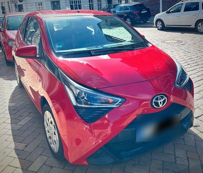 Gebraucht Toyota Aygo 72 PS (52 kW) 2018 Schwarz Kleinwagen