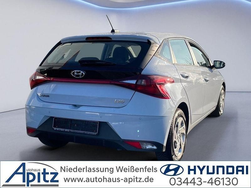 Gebraucht Hyundai i20 Select 101 PS (74 kW) 2021 Silber Kleinwagen