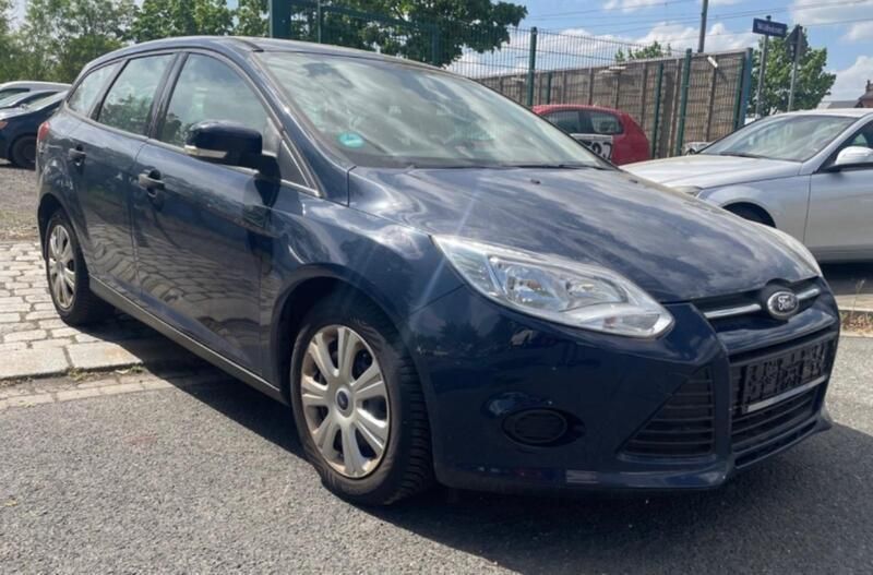 Gebraucht Ford Focus Trend 101 PS (74 kW) 2014 Blau Kombi