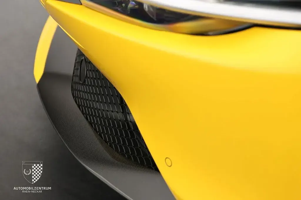 Nouă Ferrari Roma 620 CP (456 kW) 2025 Galben Cabrio