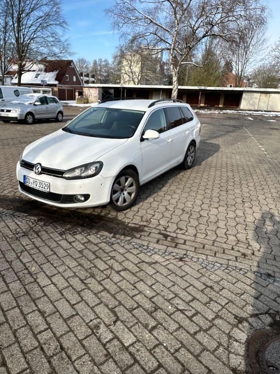 Gebraucht VW Golf VI Comfortline 105 PS (77 kW) 2011 Weiß Kleinwagen
