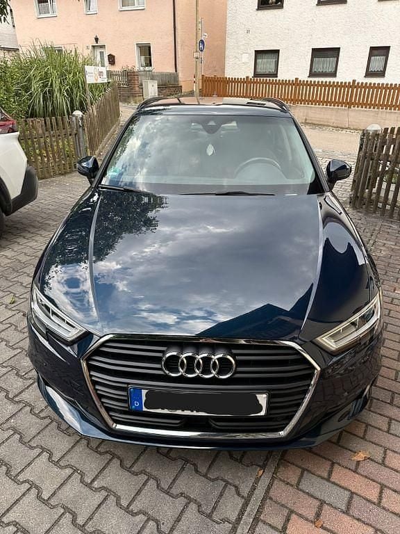Blau Gebraucht 2017 Audi A3 Sportback Sport Limousine | 17.000 € (Guter Preis) - Bild 1/4