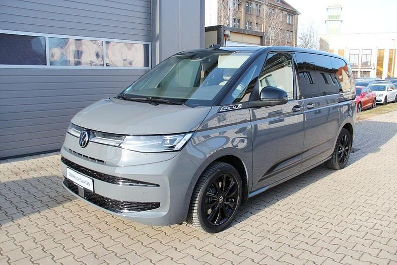 Gebraucht VW Multivan Life 150 PS (110 kW) 2023 Grau Van