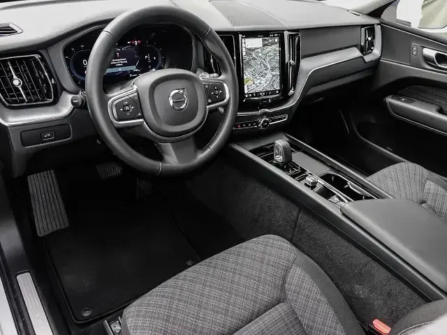 Gebraucht Volvo XC60 Core 197 PS (144 kW) 2023 Weiß SUV