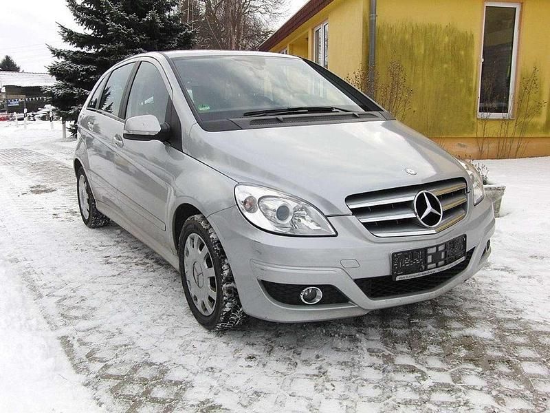 Gebraucht Mercedes B200 136 PS (100 kW) 2009 Silber Van / Kleinbus