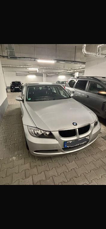 Gebraucht BMW 318 129 PS (94 kW) 2007 Silber Limousine
