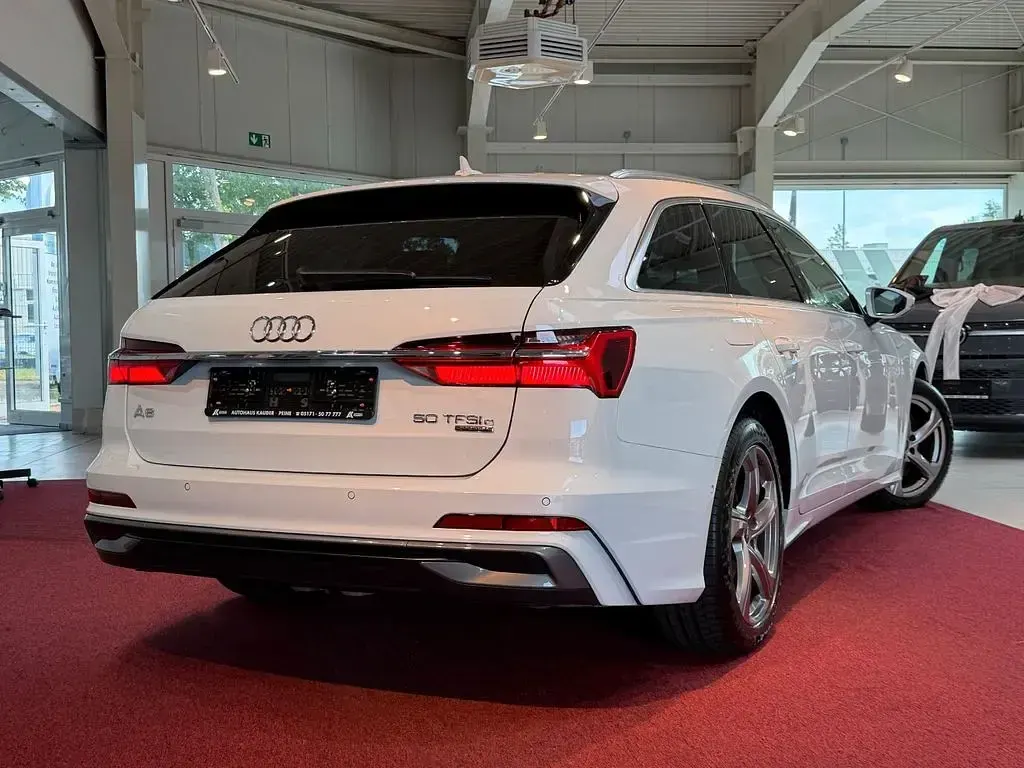 Gebraucht Audi A6 S-Line 299 PS (219 kW) 2023 Weiß Kombi