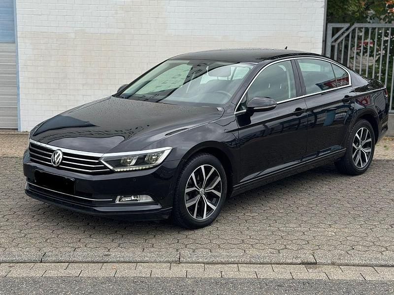 Schwarz Gebraucht 2017 VW Passat Comfortline Limousine | 9.250 € (Superpreis) - Bild 1/4