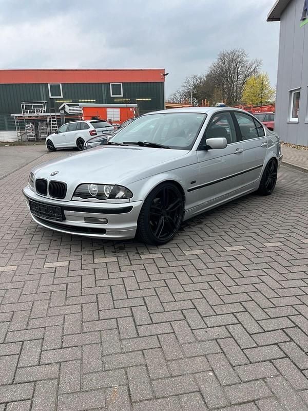 Gebraucht BMW 323 170 PS (125 kW) 1998 Silber Limousine