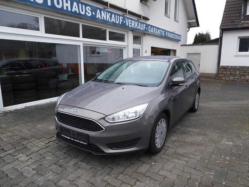 Braun Gebraucht 2015 Ford Focus Trend Limousine | 5.000 € (Guter Preis) - Bild 1/4