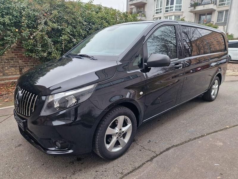 Schwarz Gebraucht 2021 Mercedes Vito Van | 23.900 € (Superpreis) - Bild 1/4