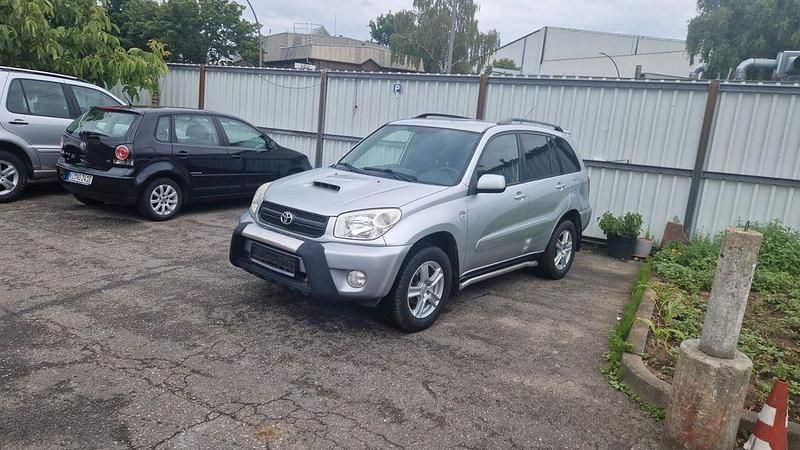 Silber Gebraucht 2005 Toyota RAV4 SUV | 3.900 € (Fairer Preis) - Bild 1/4