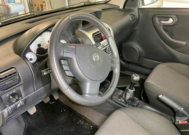 Gebraucht Opel Corsa Edition 80 PS (58 kW) 2006 Silber Limousine