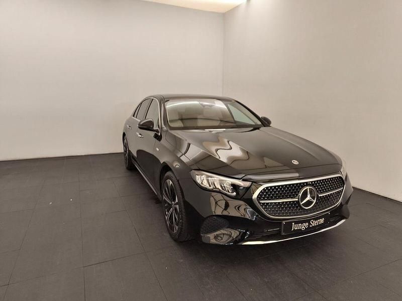 Gebraucht Mercedes E300 Advanced 313 PS (230 kW) 2024 Metalliclack obsidianschwarz metallic Limousine