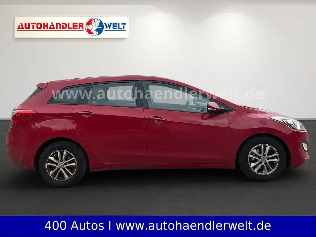 Gebraucht Hyundai i30 110 PS (80 kW) 2013 Rot Kombi