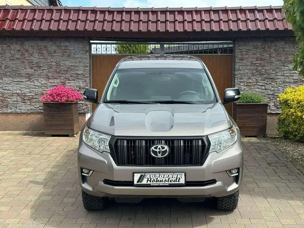 Gebraucht Toyota Land Cruiser Basis 204 PS (150 kW) 2023 Avantgarde bronze me SUV