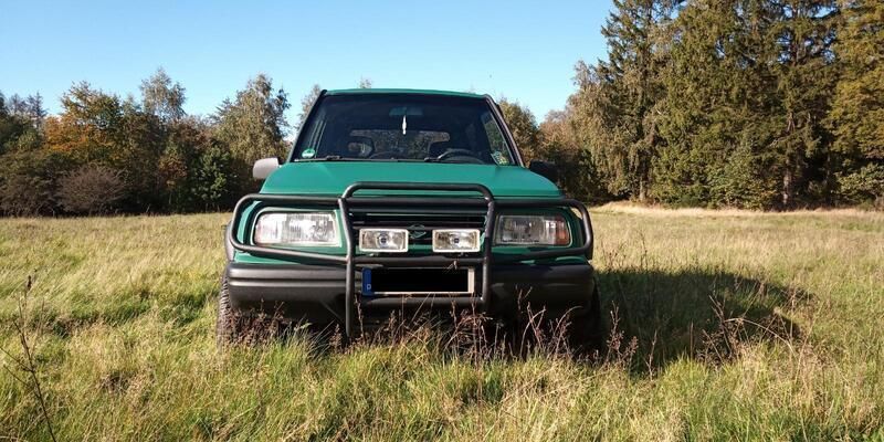 Grün Gebraucht 1996 Suzuki Vitara SUV | 3.598 € (Fairer Preis) - Bild 1/4