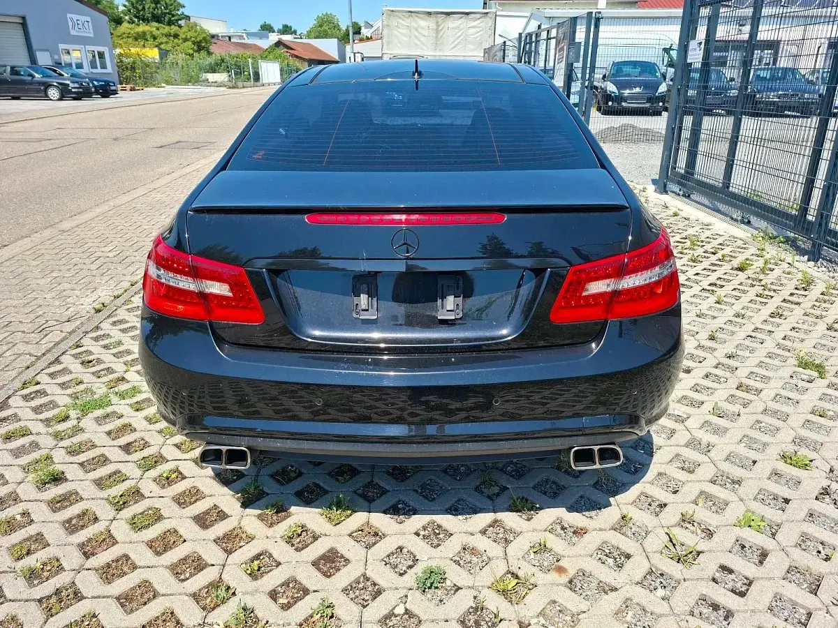 Gebraucht Mercedes E350 AMG 265 PS (194 kW) 2011 Schwarz Coupé