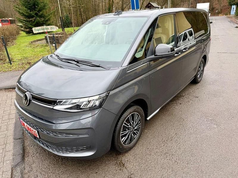 Gebraucht VW Multivan Life 150 PS (110 kW) 2022 Indiumgrau Van
