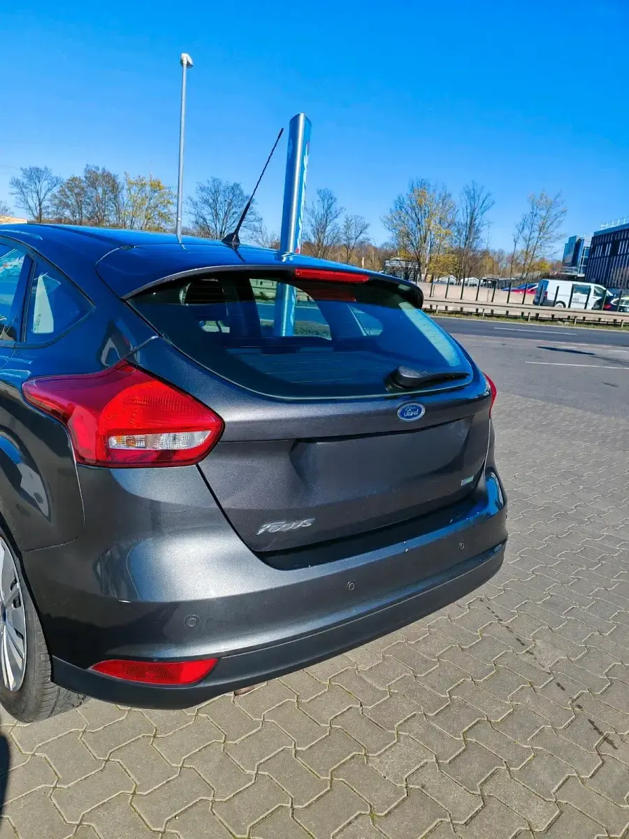Gebraucht Ford Focus 131 PS (96 kW) 2016 Grau Limousine