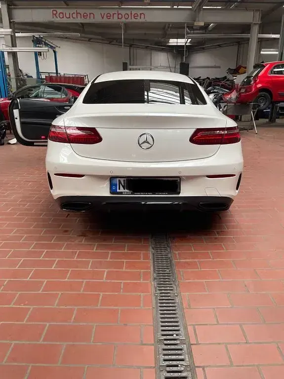 Gebraucht Mercedes E200 AMG 184 PS (135 kW) 2018 Weiß Coupé