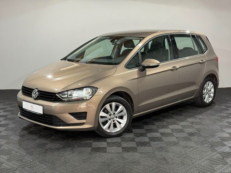 Gold Gebraucht 2015 VW Golf Sportsvan Trendline Van / Kleinbus | 8.999 € (Fairer Preis) - Bild 1/4