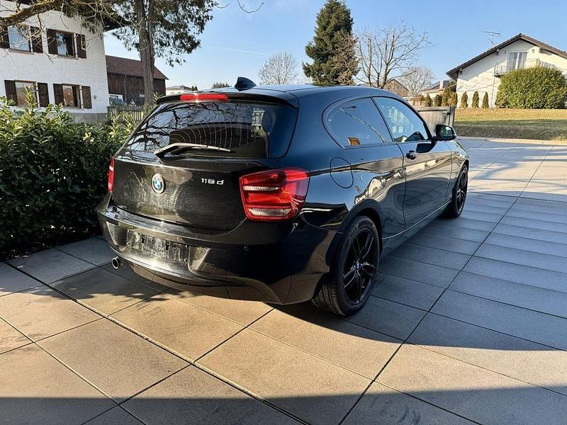 Gebraucht BMW 116 116 PS (85 kW) 2012 Schwarz Kleinwagen