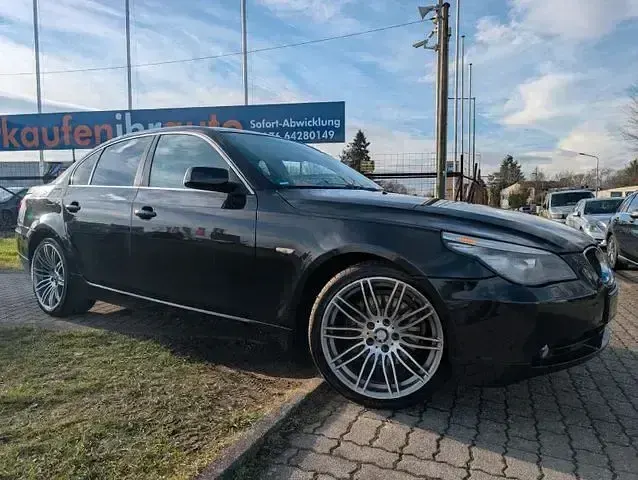 Gebraucht BMW 523 Sport Line 190 PS (139 kW) 2009 Schwarz Limousine