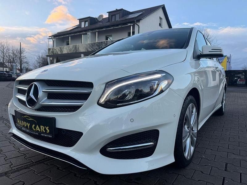 Weiß Gebraucht 2015 Mercedes B180 Van / Kleinbus | 10.600 € (Guter Preis) - Bild 1/4