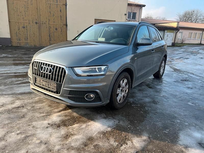 Grau Gebraucht 2014 Audi Q3 S-Line SUV | 8.999 € (Teuer) - Bild 1/4