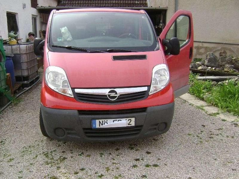 Rot Gebraucht 2012 Opel Vivaro Van | 6.500 € (Fairer Preis) - Bild 1/4