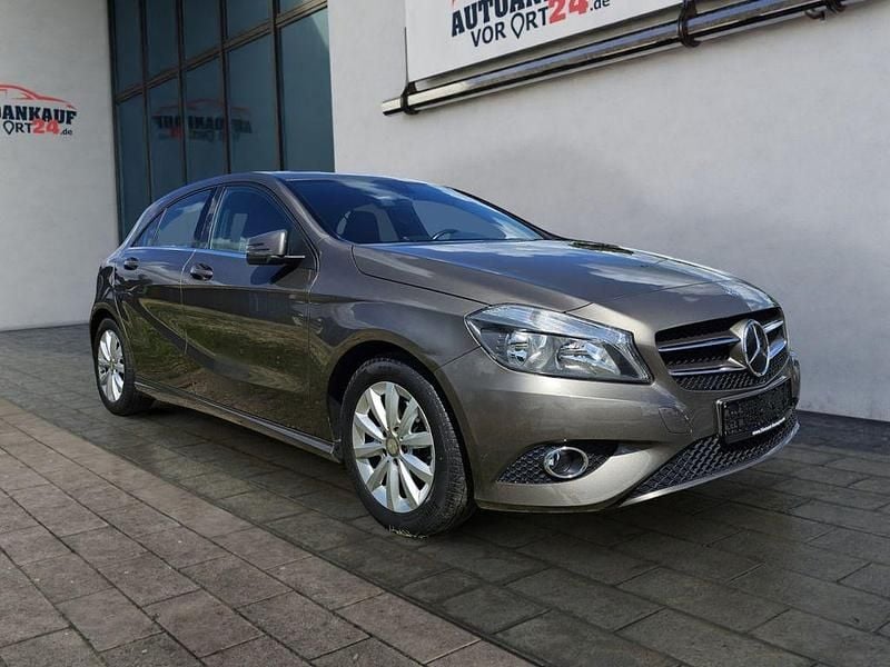 Farbe: sonstige Gebraucht 2013 Mercedes A180 Limousine | 9.380 € (Guter Preis) - Bild 1/4