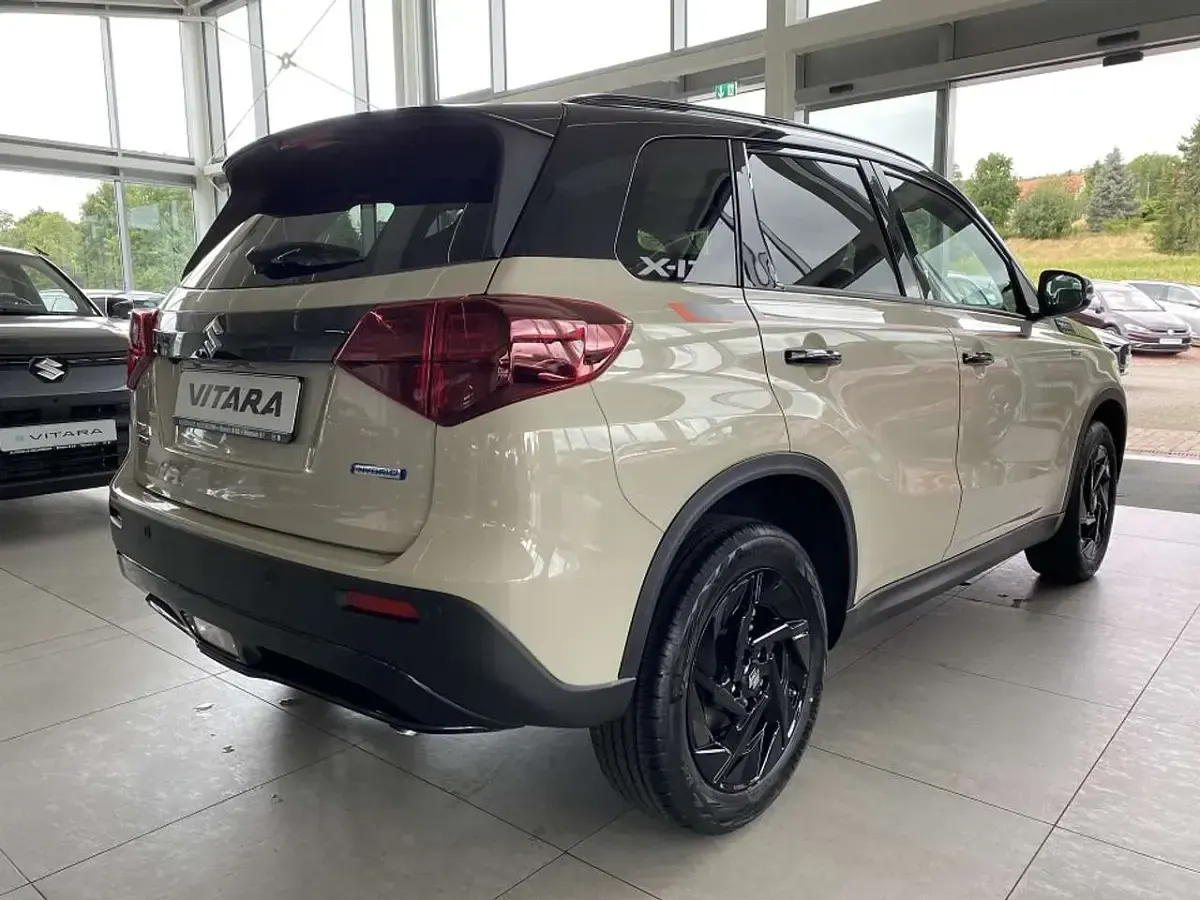 Neu Suzuki Vitara Comfort+ 116 PS (85 kW) 2026 Savannah ivory/cosmic black SUV