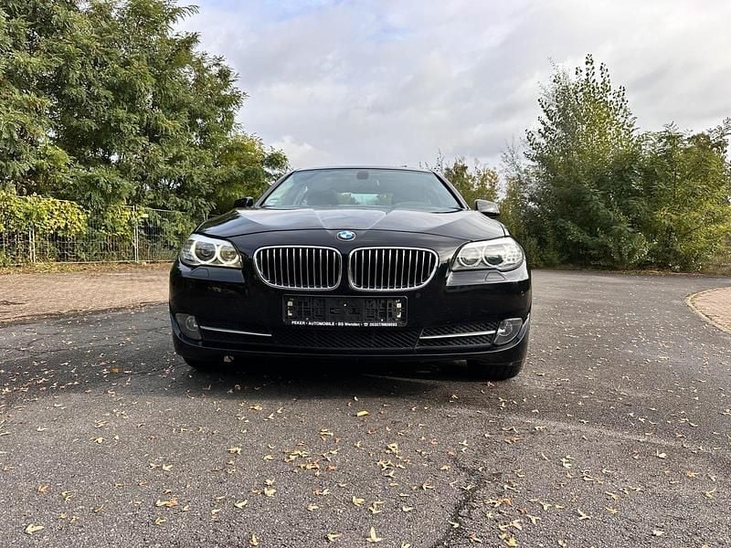 Schwarz Gebraucht 2010 BMW 523 Limousine | 11.500 € - Bild 1/4