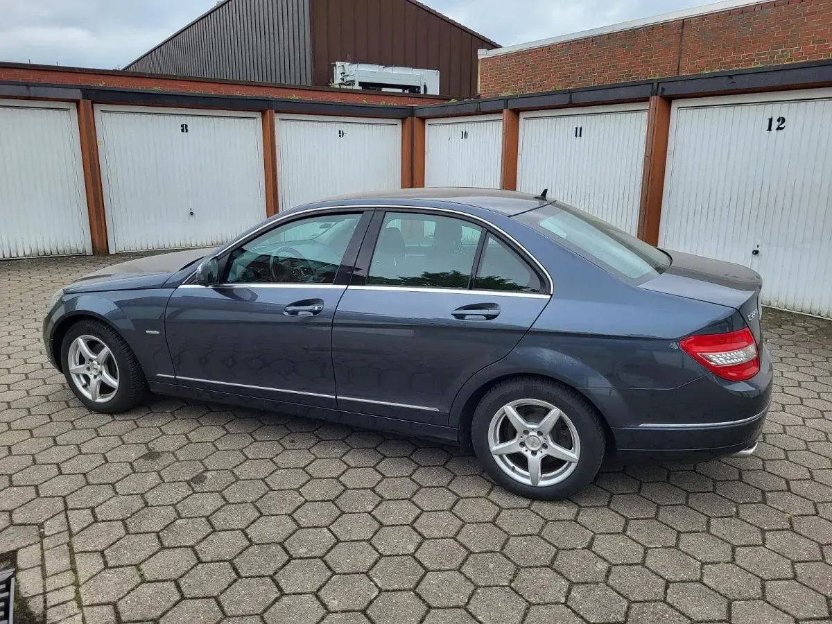 Gebraucht Mercedes 220 170 PS (125 kW) 2008 Blau Limousine