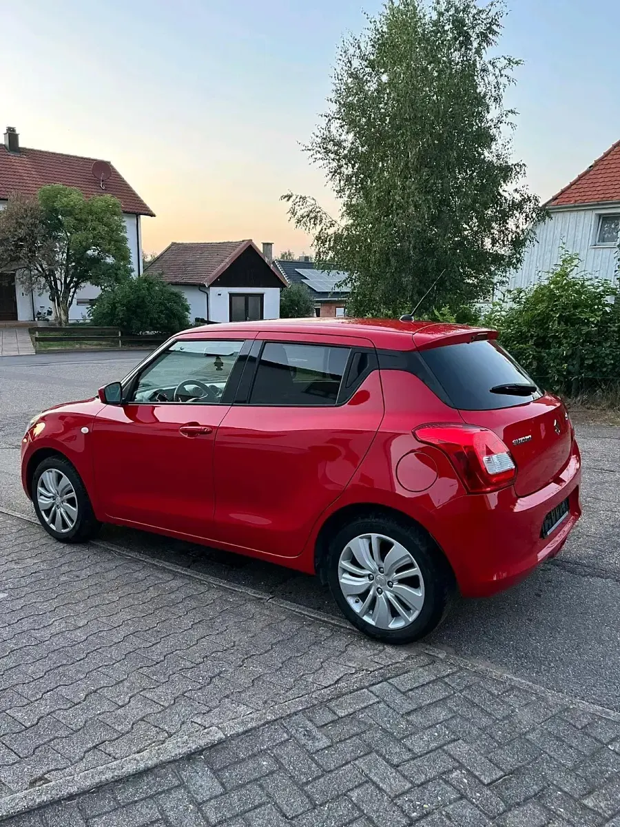 Gebraucht Suzuki Swift 90 PS (66 kW) 2018 Rot Kleinwagen