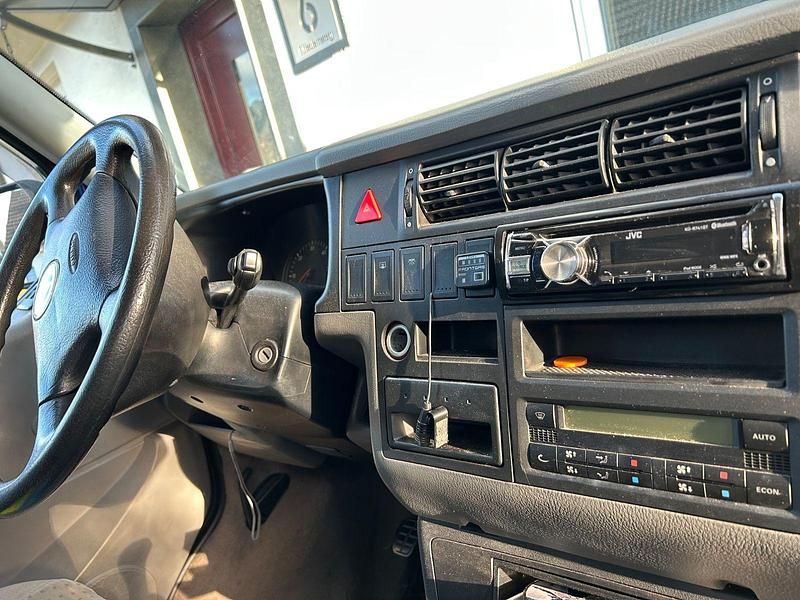 Second-hand VW Multivan 116 CP (85 kW) 1999 Albastru Monovolum