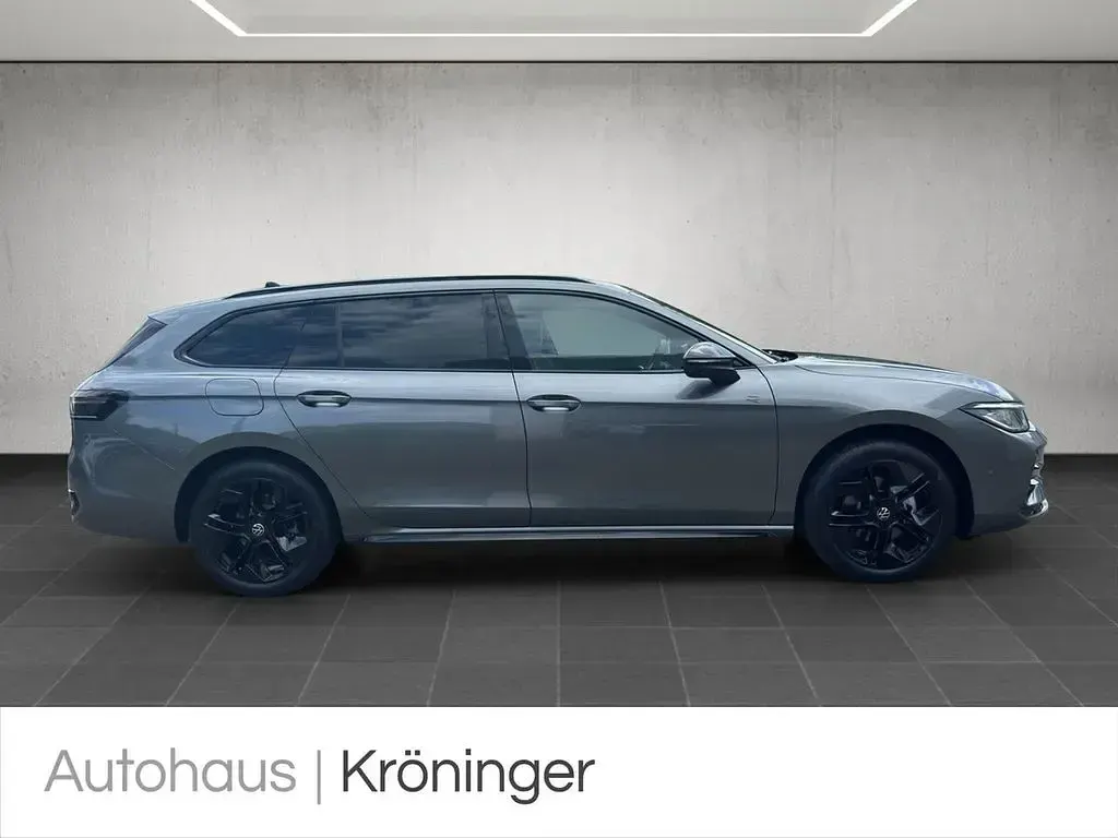 Gebraucht VW Passat R-line 150 PS (110 kW) 2025 Diabasgrau metallic Kombi