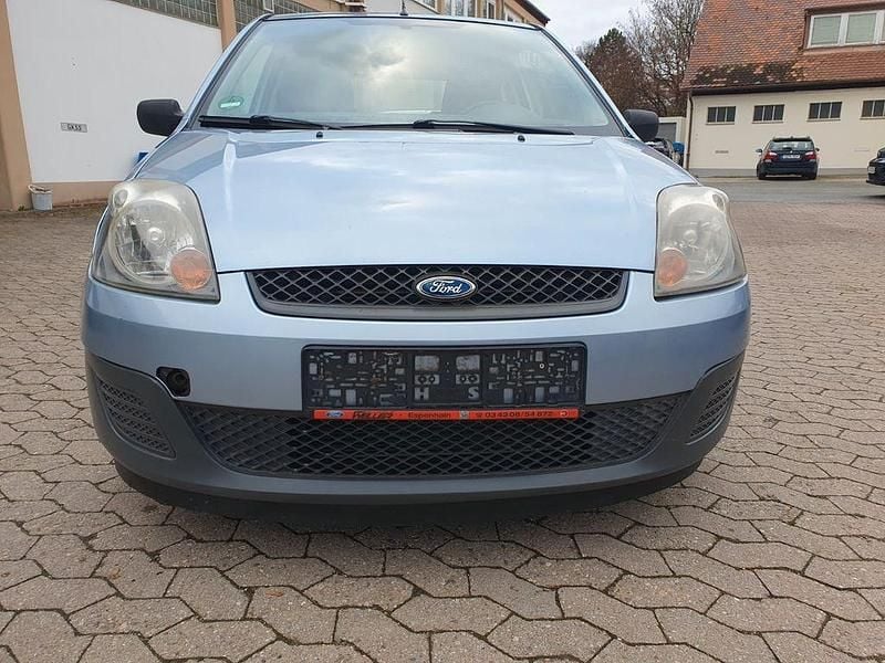 Gebraucht Ford Fiesta Ambiente 60 PS (44 kW) 2006 Blau Kleinwagen