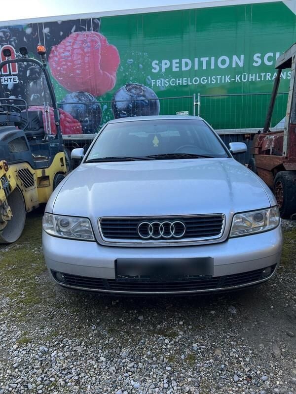 Silber Gebraucht 2000 Audi A4 Kombi | 1.100 € (Fairer Preis) - Bild 1/4