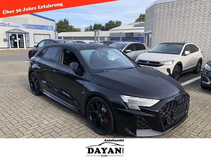 Grau Gebraucht 2025 Audi RS3 Sportback Sport Kleinwagen | 72.900 € (Etwas zu teuer) - Bild 1/4