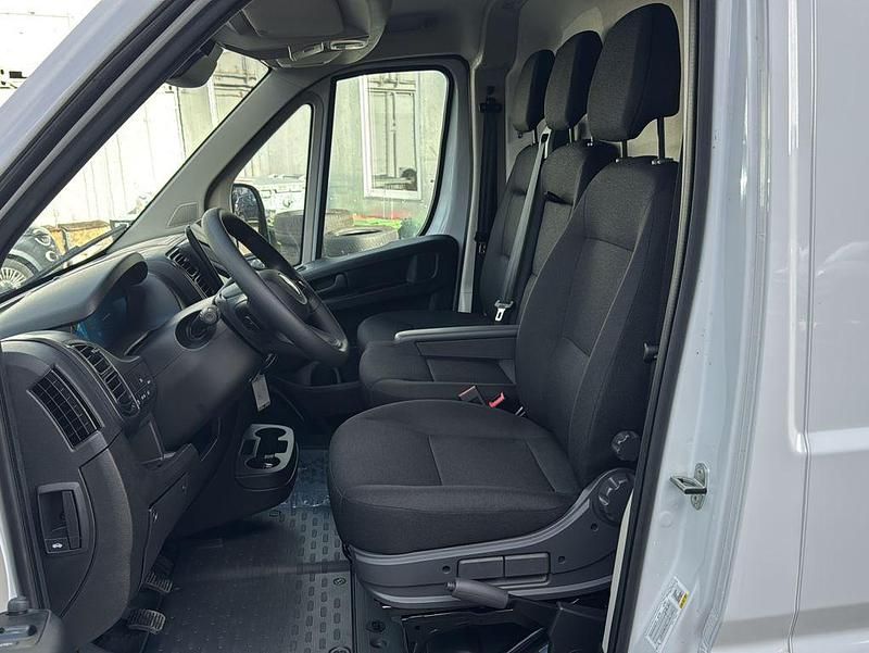 Neu Opel Movano 140 PS (102 kW) 2025 Weiß Van