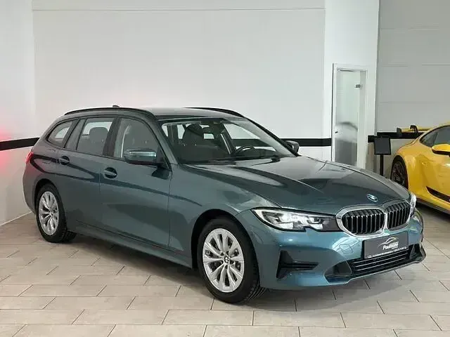 Gebraucht BMW 330e Advantage 292 PS (214 kW) 2020 Blau Kombi
