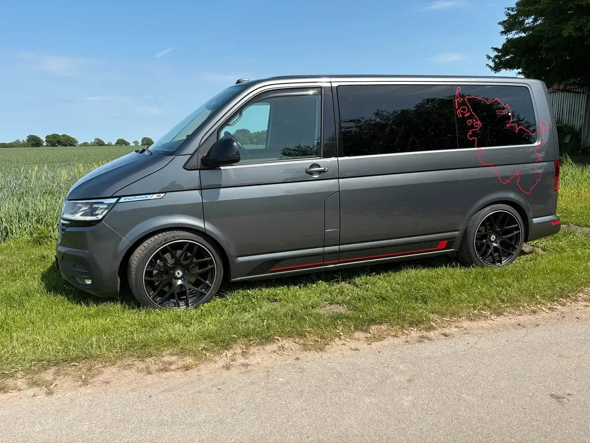 Gebraucht VW Multivan Edition 150 PS (110 kW) 2020 Grau Van / Kleinbus