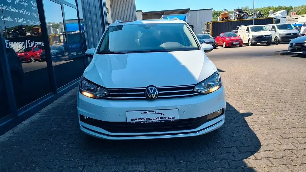 Gebraucht VW Touran Move 122 PS (89 kW) 2024 Pure white Van / Kleinbus